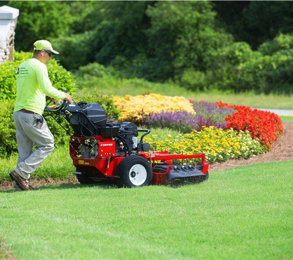 Exmark Turf Tracer S-Series with 18.5 HP* Kawasaki FS600V Engine and 52" UltraCut Series 3 Deck