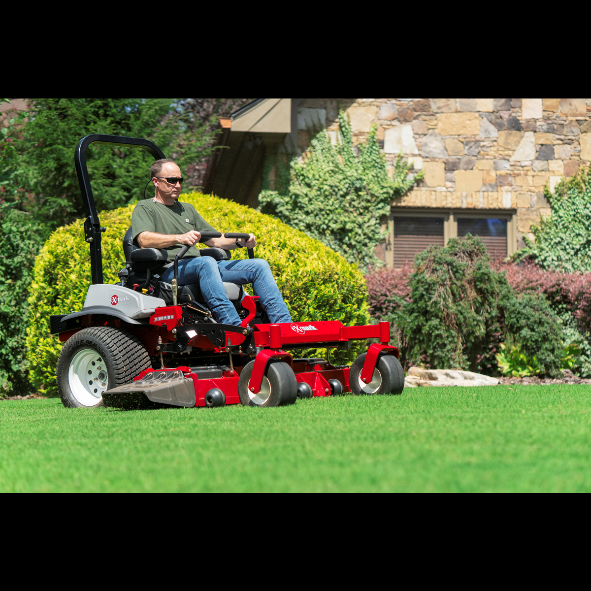 Exmark Lazer Z X-Series with 31 HP* Kawasaki FX921V Engine and 60" UltraCut Series 6 Deck Exmark Lazer Z X-Series with 31 HP* Kawasaki FX921V Engine and 60" UltraCut Series 6 Deck